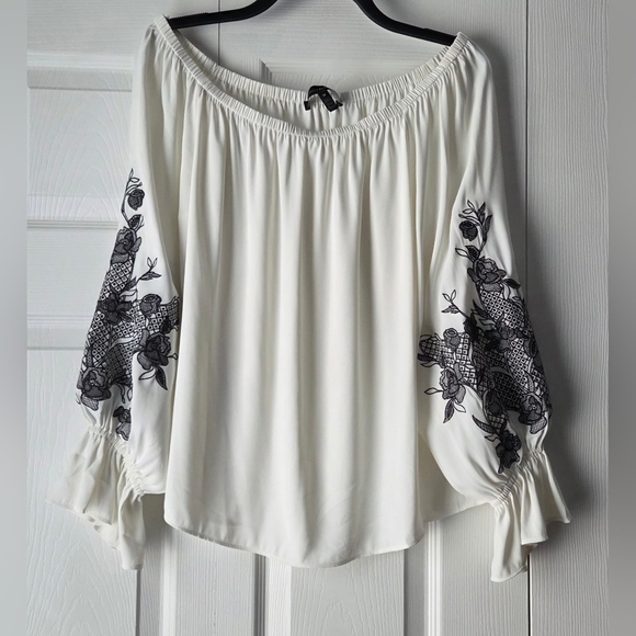 White House Black Market Off-Shoulder Top With Floral Embroidered Sleeves Size M - Picture 3 of 12